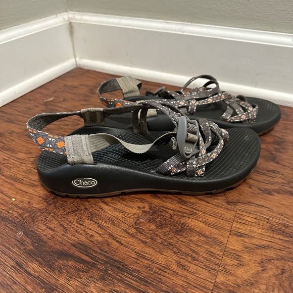 Chaco Sandals Size 8 - Picture 1 of 3